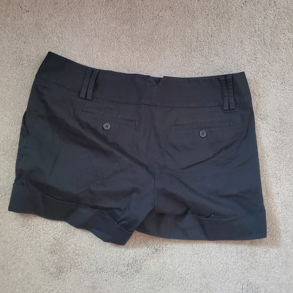 Express Shorts - Picture 2 of 2